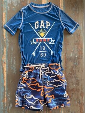 Gap size 5T Orange Shark Print Swim Trunks Rash Guard